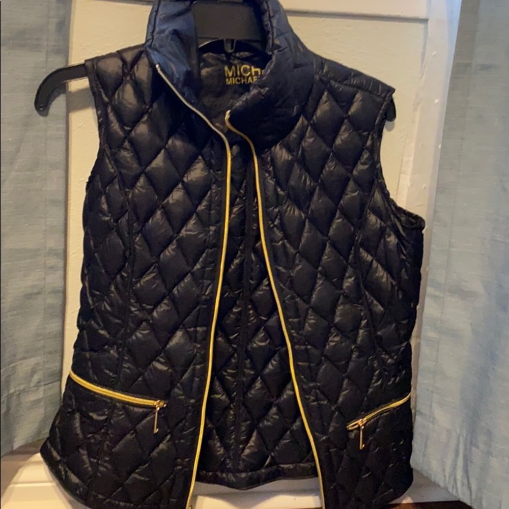 Michael Korda black vest down feather